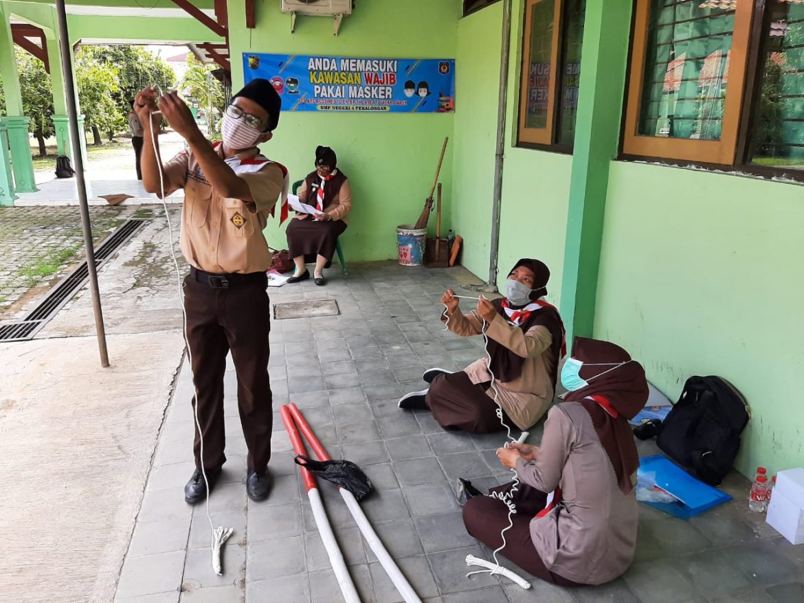 PESERTA EVALUASI NARAKARYA LANJUTAN KWARCAB KOTA PEKALONGAN PRESENTASIKAN RENCANA MEMBINA KEPADA TIM PELATIH PENDAMPING