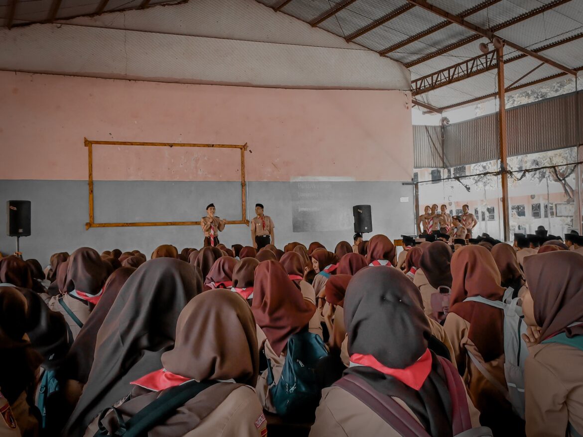 Duta Humas Berikan Pelatihan Desain Grafis dan Penulisan Berita di SMK Syafii Akrom